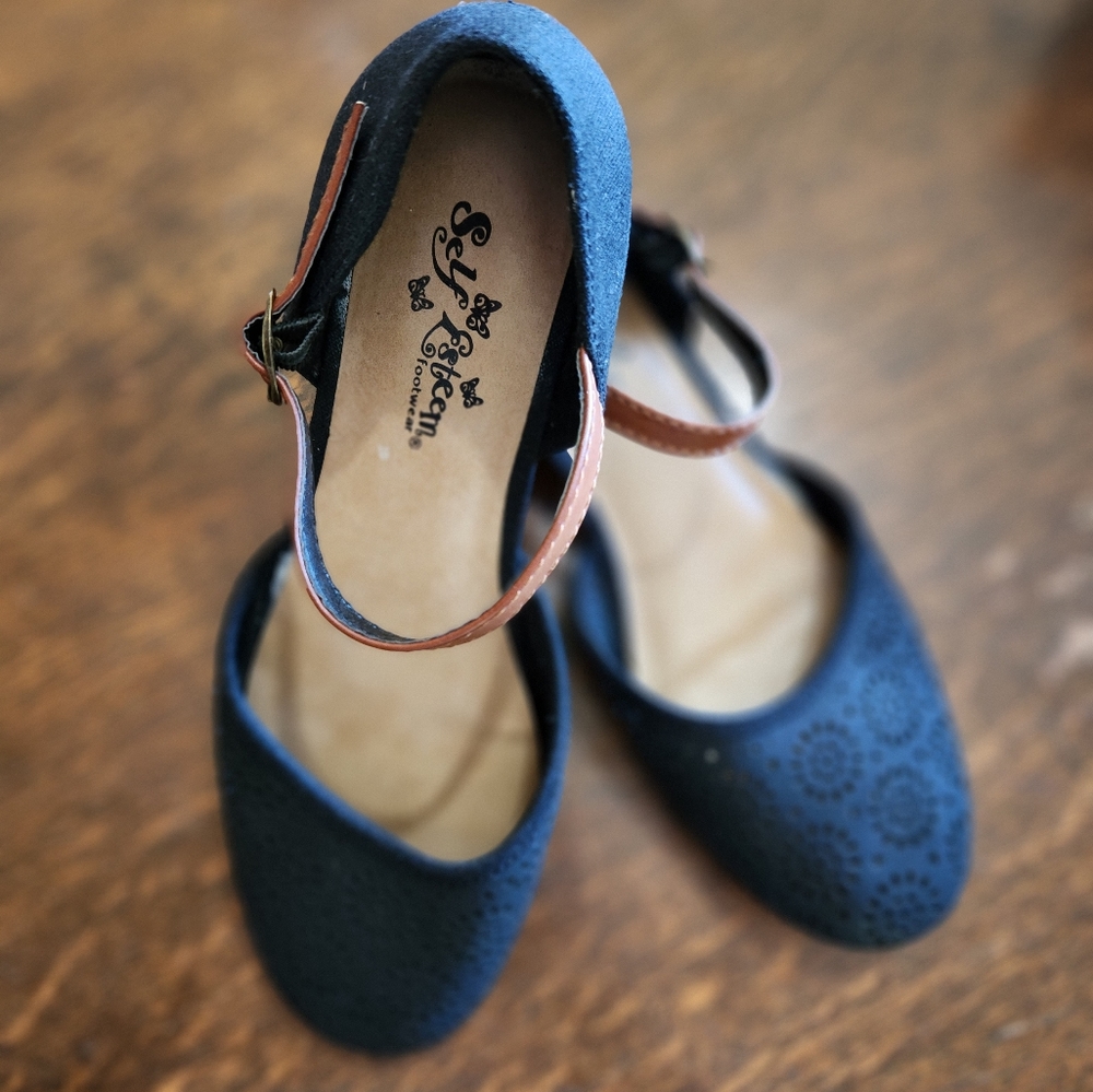 Ladies shoes